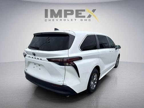 Ice Cap 2025 Toyota Sienna LE