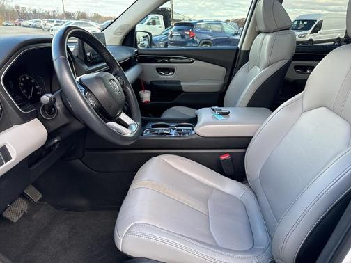 2025 Honda Pilot Touring 8-Passenger