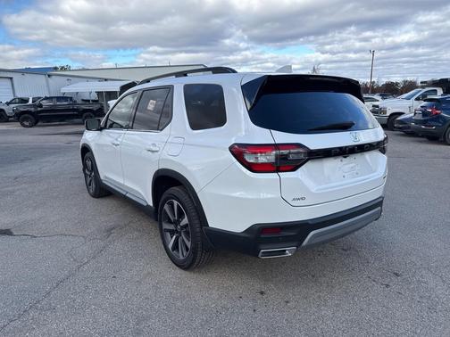 2025 Honda Pilot Touring 8-Passenger