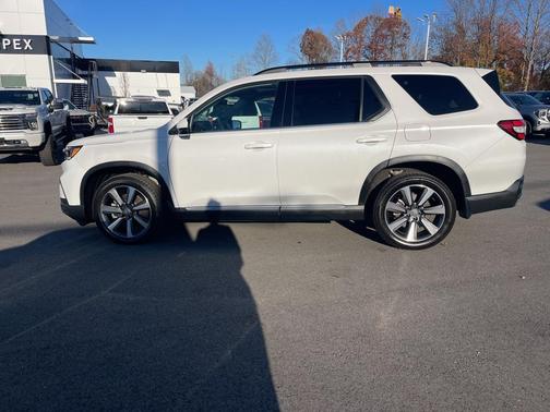 2025 Honda Pilot Touring 8-Passenger