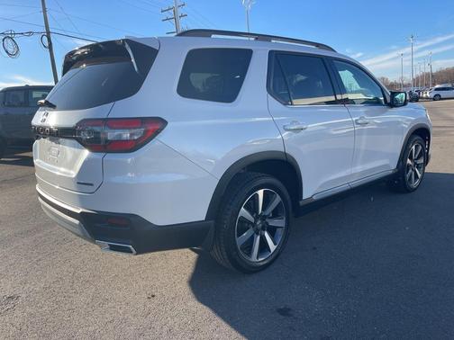 2025 Honda Pilot Touring 8-Passenger