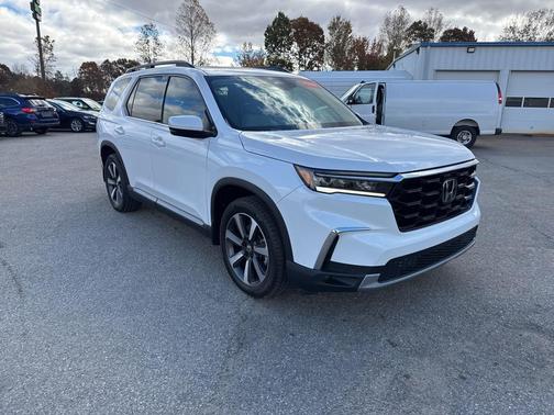 2025 Honda Pilot Touring 8-Passenger