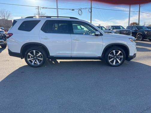 2025 Honda Pilot Touring 8-Passenger
