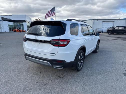 2025 Honda Pilot Touring 8-Passenger