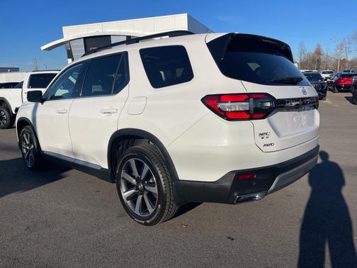 2025 Honda Pilot Touring 8-Passenger