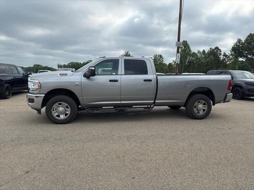 2024 RAM 3500 Tradesman Crew Cab 4x4 8' Box