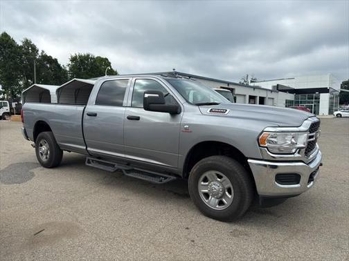 2024 RAM 3500 Tradesman Crew Cab 4x4 8' Box