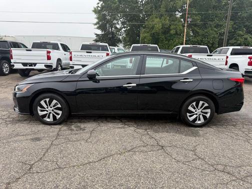 Super Black 2025 Nissan Altima S FWD