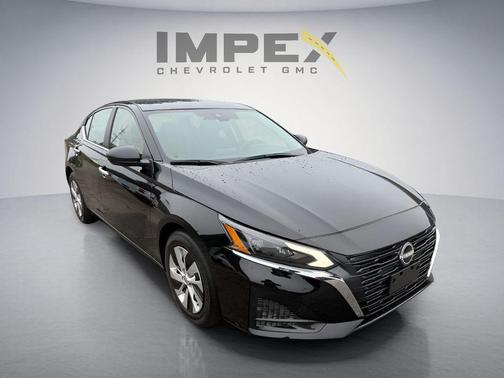 Super Black 2025 Nissan Altima S FWD