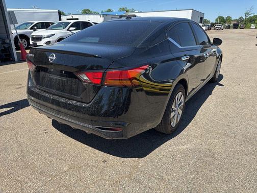 Super Black 2025 Nissan Altima S FWD