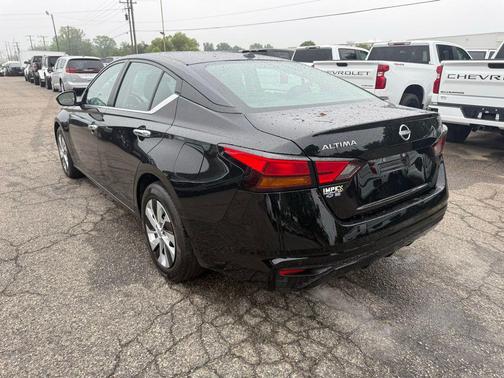 Super Black 2025 Nissan Altima S FWD
