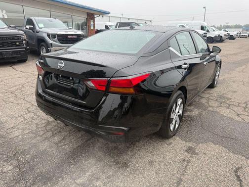 Super Black 2025 Nissan Altima S FWD