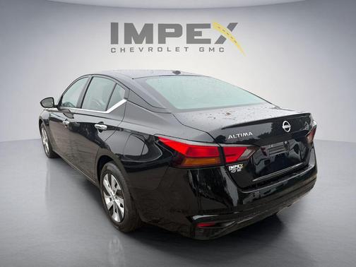 Super Black 2025 Nissan Altima S FWD