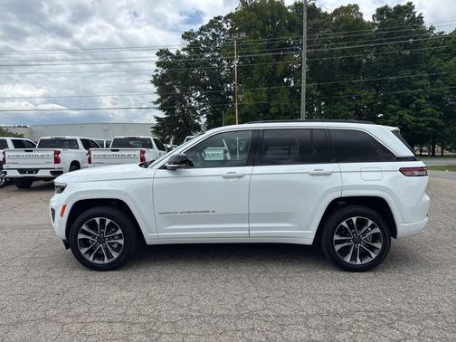 Bright White Clearcoat 2025 Jeep Grand Cherokee Overland