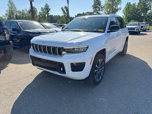 Bright White Clearcoat 2025 Jeep Grand Cherokee Overland