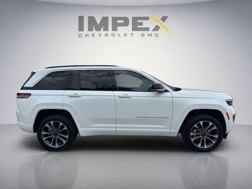 Bright White Clearcoat 2025 Jeep Grand Cherokee Overland