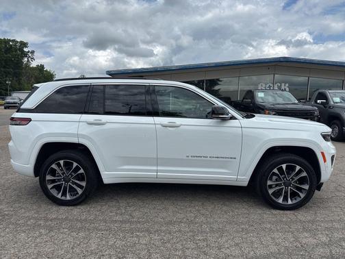 Bright White Clearcoat 2025 Jeep Grand Cherokee Overland