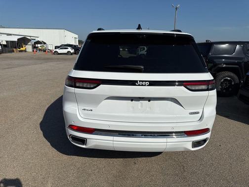 Bright White Clearcoat 2025 Jeep Grand Cherokee Overland