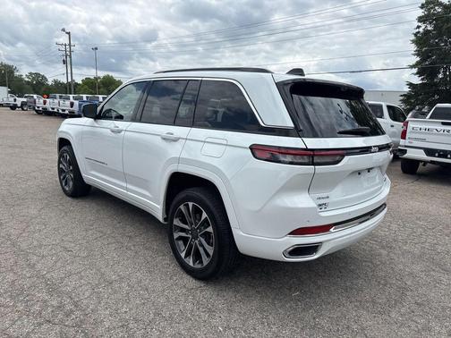 Bright White Clearcoat 2025 Jeep Grand Cherokee Overland