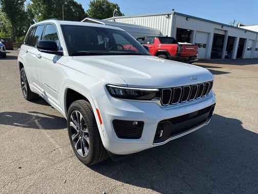 Bright White Clearcoat 2025 Jeep Grand Cherokee Overland