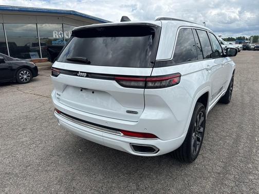 Bright White Clearcoat 2025 Jeep Grand Cherokee Overland