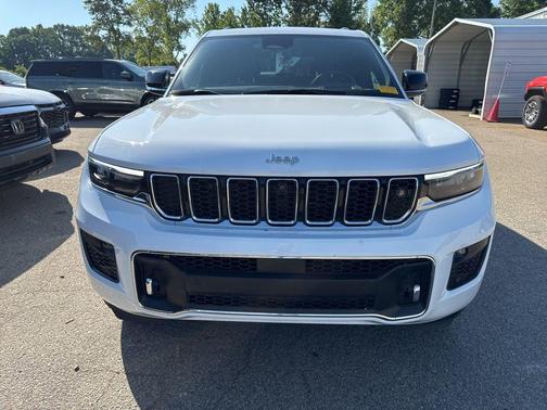 Bright White Clearcoat 2025 Jeep Grand Cherokee Overland
