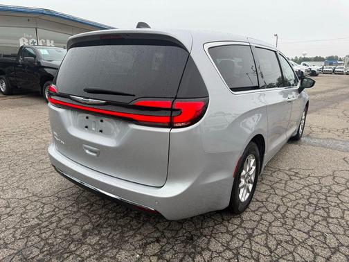 Silver Mist Clearcoat 2024 Chrysler Pacifica Touring L