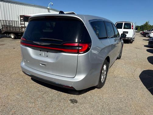 Silver Mist Clearcoat 2024 Chrysler Pacifica Touring L