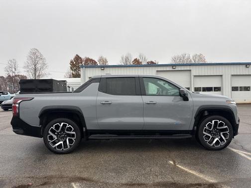 2025 Chevrolet Silverado EV RST