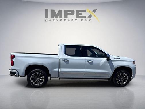 Polar White Tricoat 2026 Chevrolet Silverado 1500 High Country