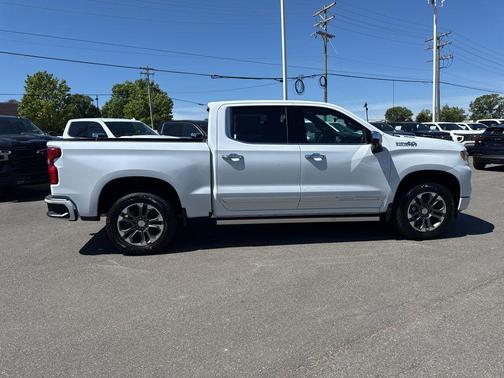 Polar White Tricoat 2026 Chevrolet Silverado 1500 High Country