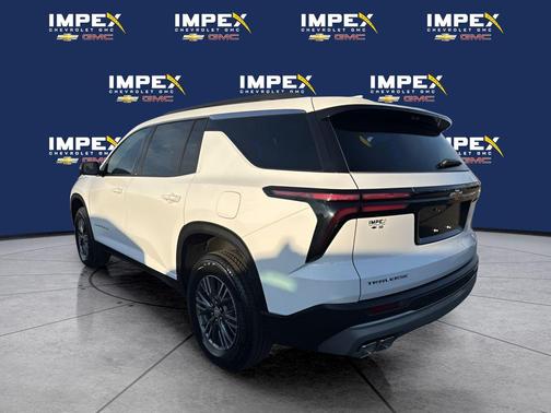 Summit White 2026 Chevrolet Traverse LT
