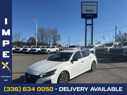 White 2025 Nissan Altima SV FWD