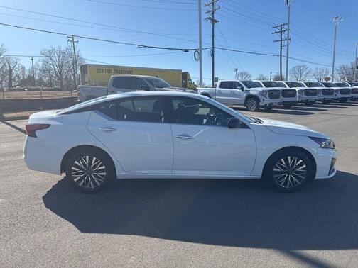 White 2025 Nissan Altima SV FWD