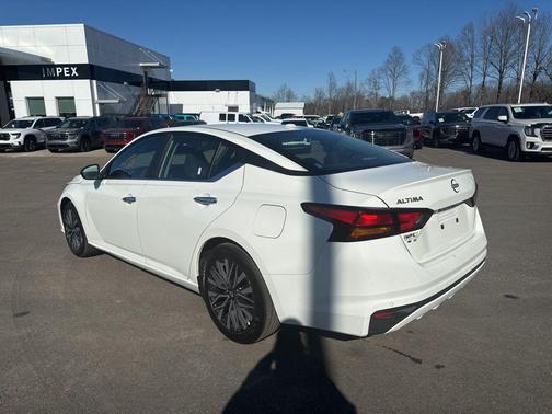 White 2025 Nissan Altima SV FWD