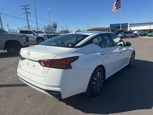 White 2025 Nissan Altima SV FWD