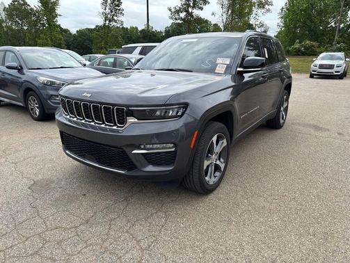 Baltic Gray Metallic Clearcoat 2024 Jeep Grand Cherokee Limited
