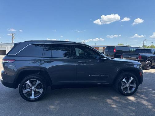 Baltic Gray Metallic Clearcoat 2024 Jeep Grand Cherokee Limited