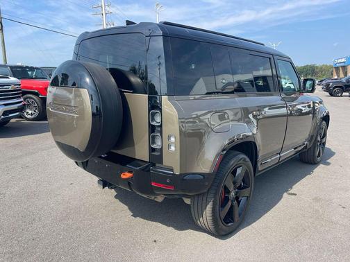 2024 Land Rover Defender 110 P400 X