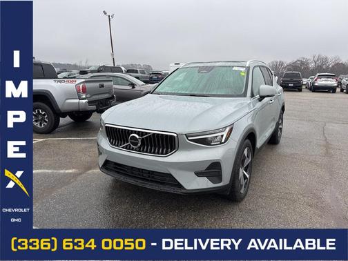 2025 Volvo XC40 B5 Core Bright Theme
