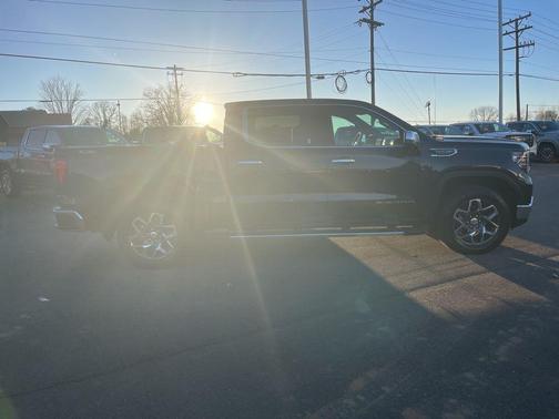 2025 GMC Sierra 1500 SLT