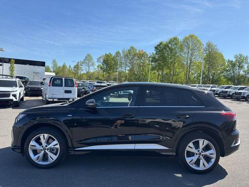 Mythos Black Metallic 2023 Audi Q4 e-tron Premium Plus 50 quattro