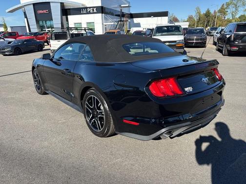 2022 Ford Mustang EcoBoost Premium