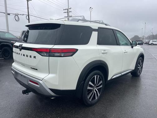 2024 Nissan Pathfinder Platinum FWD