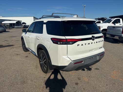 2024 Nissan Pathfinder Platinum FWD