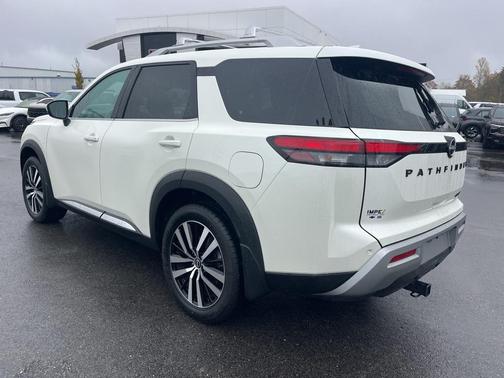 2024 Nissan Pathfinder Platinum FWD