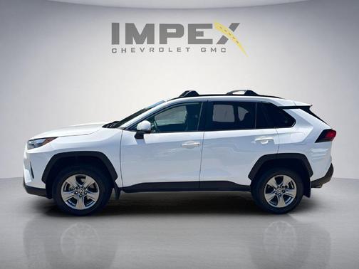 Ice Cap 2024 Toyota RAV4 XLE