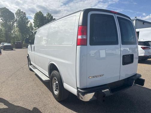Summit White 2024 Chevrolet Express 2500 LT