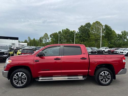 Barcelona Red Metallic 2017 Toyota Tundra SR5