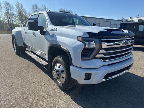 Polar White Tricoat 2026 Chevrolet Silverado 3500 High Country